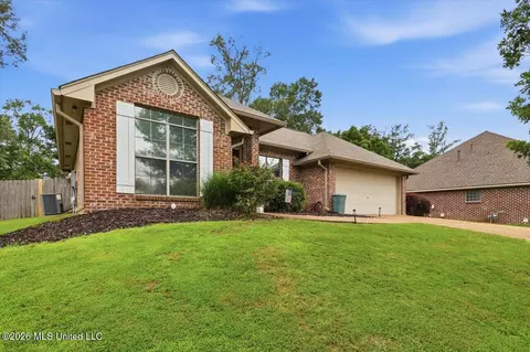 Exterior - 326 Fairview Dr, Brandon, MS 39047 photo 2 of 7