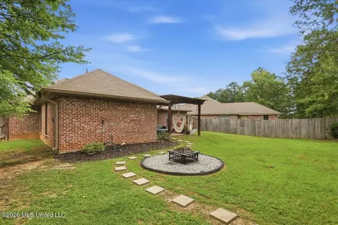 Exterior - 326 Fairview Dr, Brandon, MS 39047 photo 6 of 7