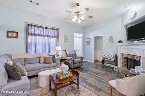 Living - 326 Fairview Dr, Brandon, MS 39047 photo 1 of 2