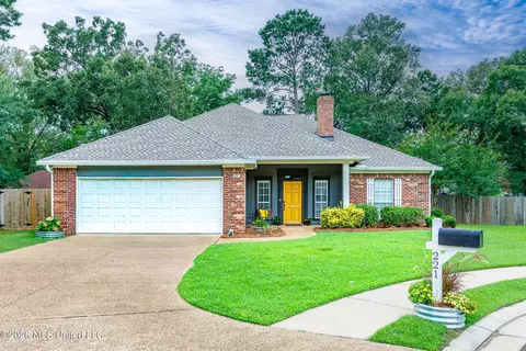221 Cherrybark Ln, Brandon, MS 39047