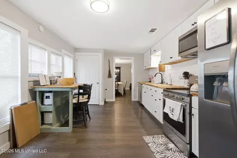 Kitchen - 1230 Weeks Rd, Lucedale, MS 39452 photo 3 of 4