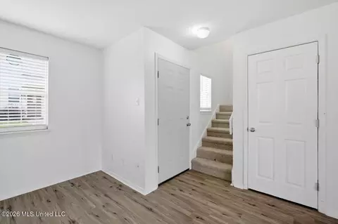 Entry Way - 1010 Windrose Dr, Brandon, MS 39047 photo 1 of 2