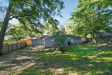 Exterior - 405 Crestview Dr, Clinton, MS 39056 photo 5 of 5