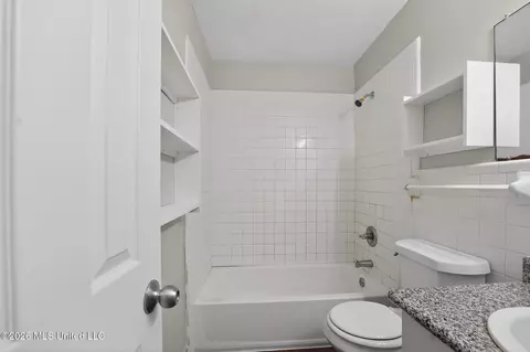 Bath - 405 Crestview Dr, Clinton, MS 39056 photo 4 of 4