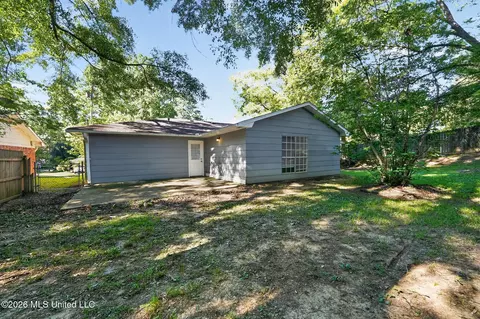 Exterior - 405 Crestview Dr, Clinton, MS 39056 photo 4 of 5