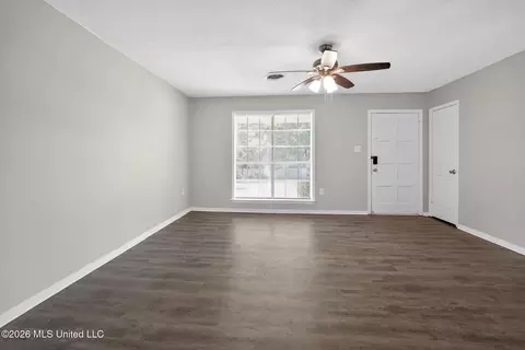 Living - 405 Crestview Dr, Clinton, MS 39056 photo 2 of 4