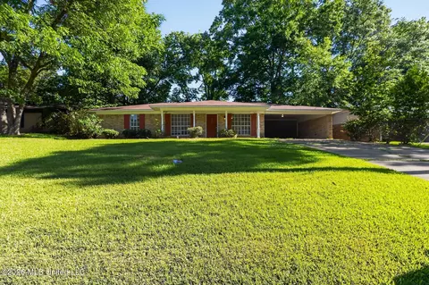405 Crestview Dr, Clinton, MS 39056