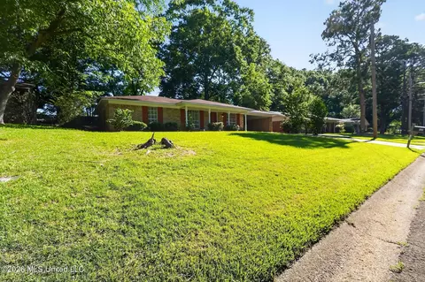 Exterior - 405 Crestview Dr, Clinton, MS 39056 photo 2 of 5