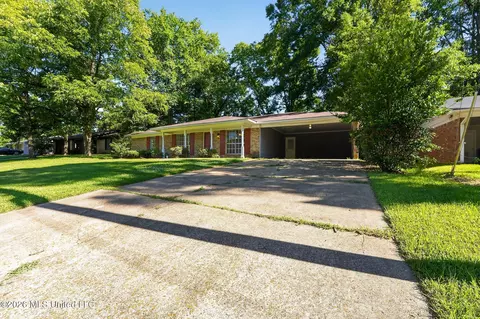 Exterior - 405 Crestview Dr, Clinton, MS 39056 photo 3 of 5