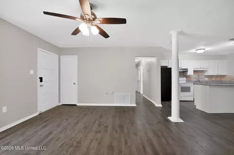 Living - 405 Crestview Dr, Clinton, MS 39056 photo 1 of 4