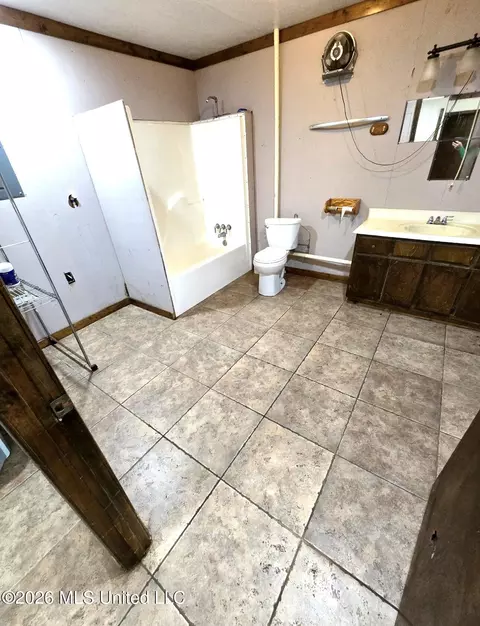 Bath - 2151 Sally Parker Rd, Lucedale, MS 39452 photo 1 of 1