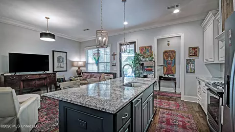 Kitchen - 46 Charleston Cir, Brandon, MS 39047 photo 2 of 4