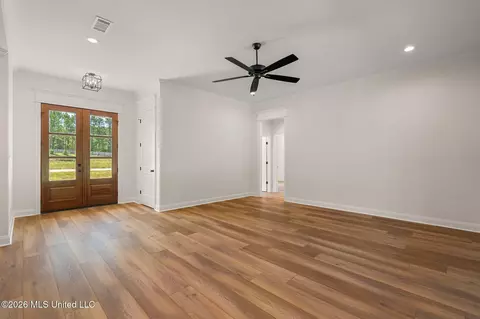 Living - 21 Redmont Dr, Sumrall, MS 39482 photo 2 of 2