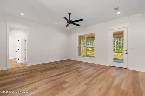 Living - 21 Redmont Dr, Sumrall, MS 39482 photo 1 of 2