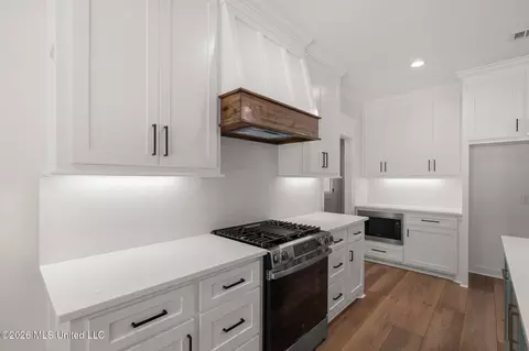 Kitchen - 21 Redmont Dr, Sumrall, MS 39482 photo 4 of 5
