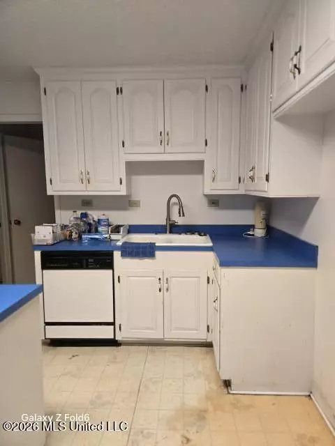 Kitchen - 1051 Briarwood Dr, Lorman, MS 39096 photo 3 of 3
