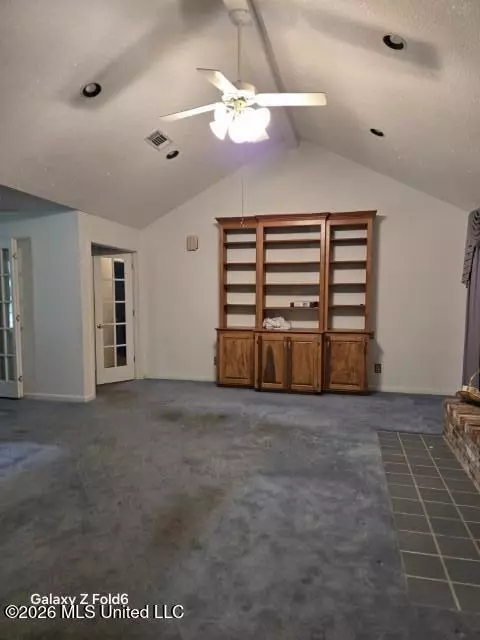 Living - 1051 Briarwood Dr, Lorman, MS 39096 photo 2 of 4