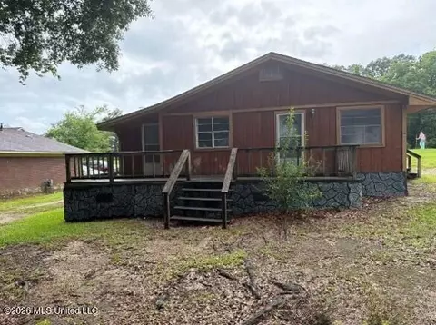 221 N West St, Mendenhall, MS 39114
