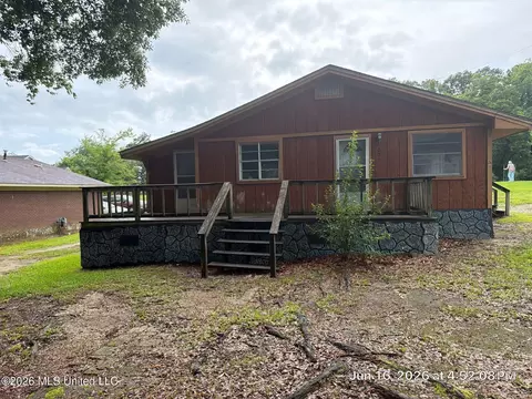 221 N West St, Mendenhall, MS 39114
