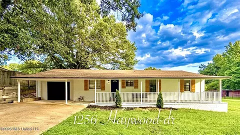 1256 Haywood Dr, Southaven, MS 38671