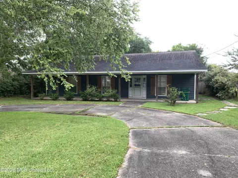 606 Beyer Dr, Bay Saint Louis, MS 39520
