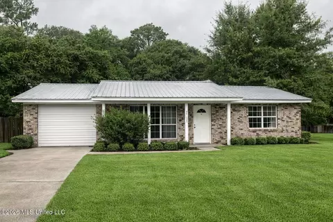 2717 Pleasant St, Pascagoula, MS 39581