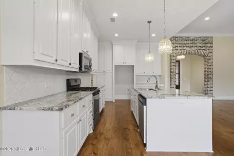 Kitchen - 174 Falls Xing, Madison, MS 39110 photo 2 of 3