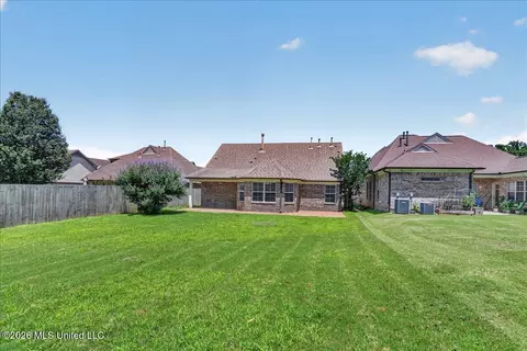 Exterior - 859 W Fairway Pointe Cv, Hernando, MS 38632 photo 5 of 7