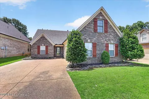 Exterior - 859 W Fairway Pointe Cv, Hernando, MS 38632 photo 3 of 7