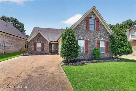 859 W Fairway Pointe Cv, Hernando, MS 38632