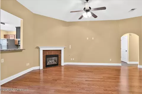 Living - 859 W Fairway Pointe Cv, Hernando, MS 38632 photo 3 of 3