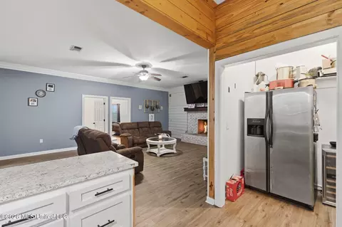 Entry Way - 1310 W Border Ave, Wiggins, MS 39577 photo 3 of 3