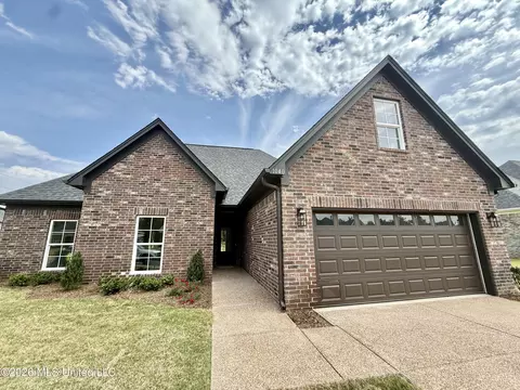 1040 Great Gln Dr, Southaven, MS 38671
