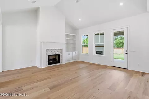 Living - 386 Wellstone Pl, Madison, MS 39110 photo 3 of 4