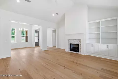 Living - 386 Wellstone Pl, Madison, MS 39110 photo 2 of 4
