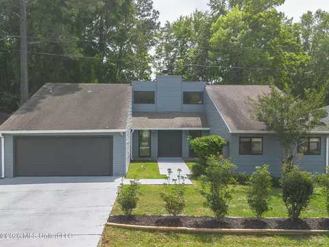 8818 Hana Pl, Diamondhead, MS 39525