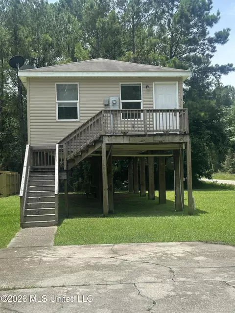 6323 W Adams St, Bay Saint Louis, MS 39520