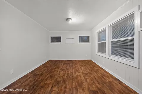 Living - 3110 Peterson Dr, Jackson, MS 39212 photo 5 of 6