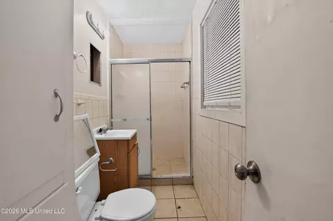 Bath - 3110 Peterson Dr, Jackson, MS 39212 photo 1 of 3