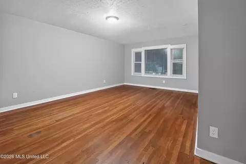 Living - 3110 Peterson Dr, Jackson, MS 39212 photo 2 of 6