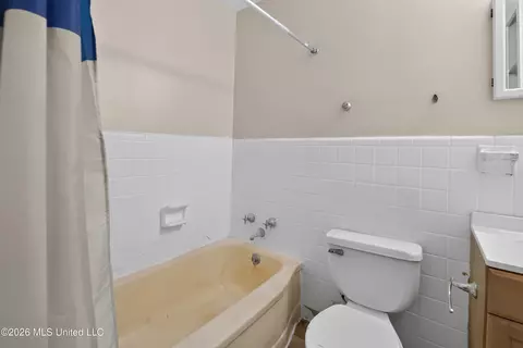 Bath - 3110 Peterson Dr, Jackson, MS 39212 photo 2 of 3