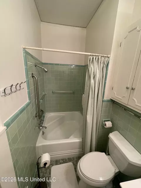 Bath - 519 S Jackson St, Brookhaven, MS 39601 photo 5 of 5
