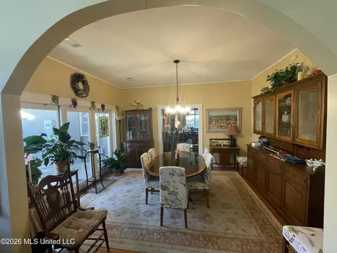 Dining - 519 S Jackson St, Brookhaven, MS 39601 photo 1 of 2