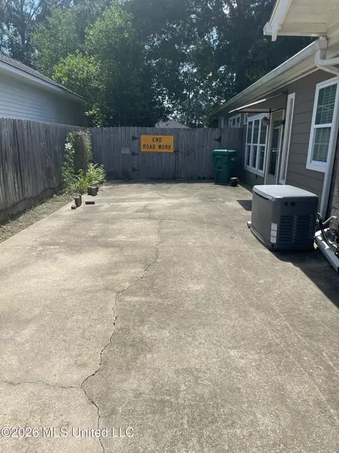 Exterior - 519 S Jackson St, Brookhaven, MS 39601 photo 7 of 8