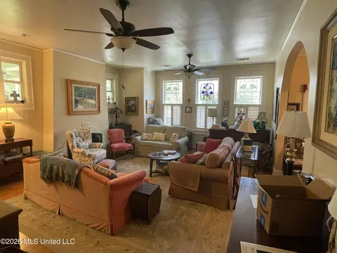 Living - 519 S Jackson St, Brookhaven, MS 39601 photo 1 of 3