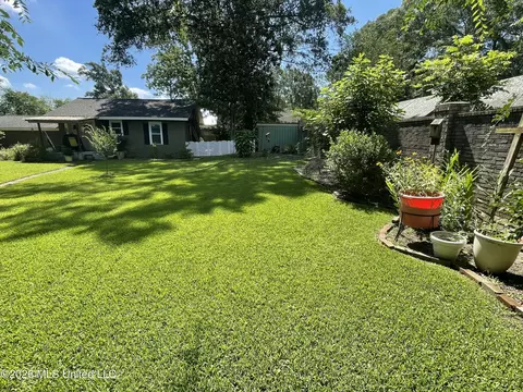 Exterior - 519 S Jackson St, Brookhaven, MS 39601 photo 4 of 8