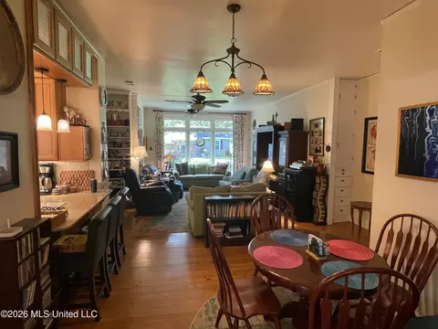 Dining - 519 S Jackson St, Brookhaven, MS 39601 photo 2 of 2