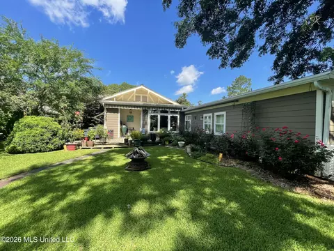 Exterior - 519 S Jackson St, Brookhaven, MS 39601 photo 3 of 8
