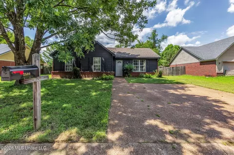 2590 S Avalon Dr, Horn Lake, MS 38637