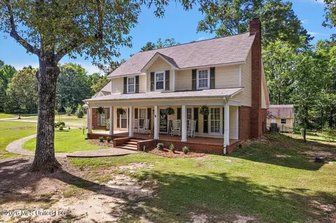 402 Springwood Cir, Terry, MS 39170